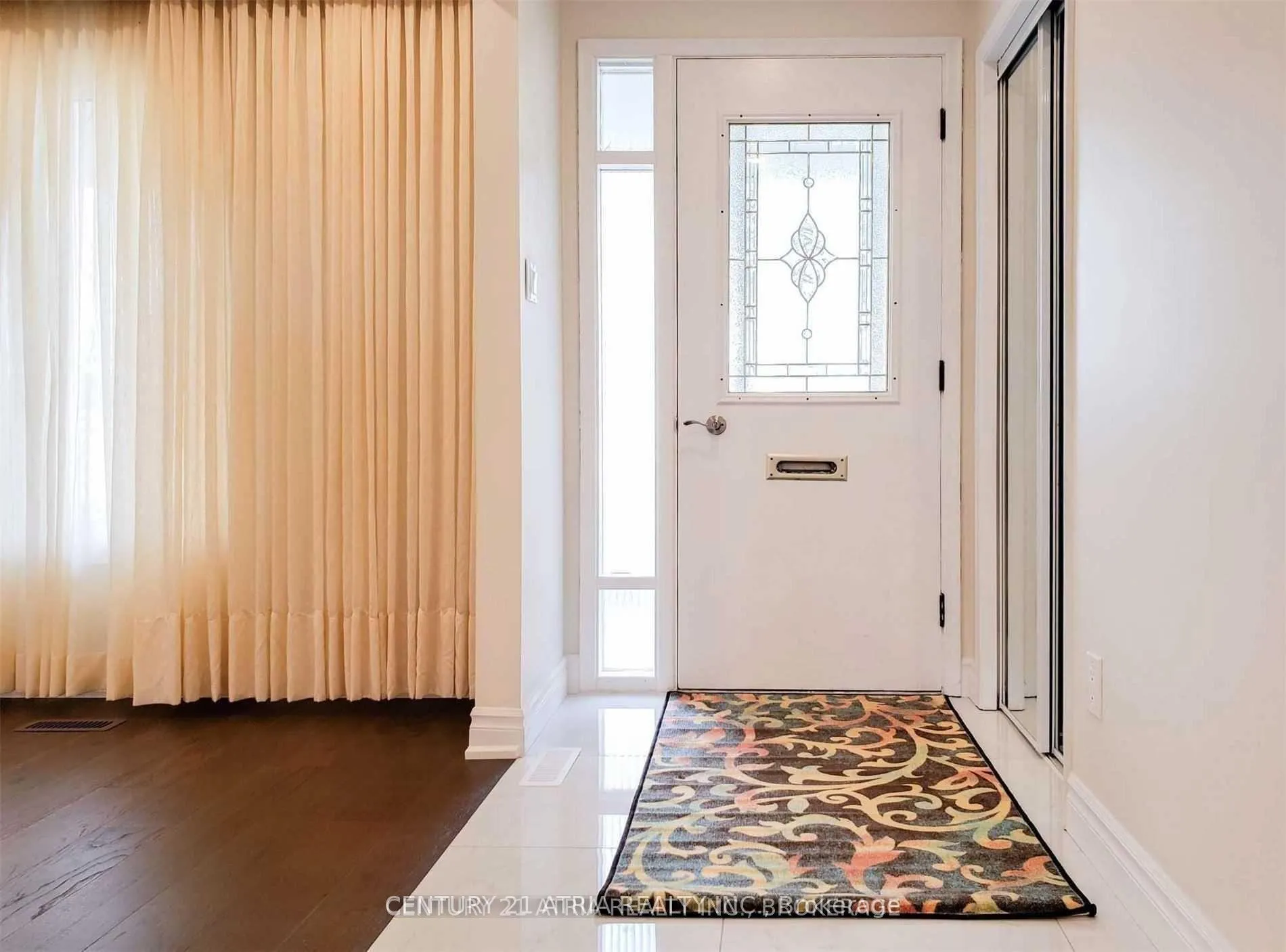 Photo 3 of 27 Fonthill Boulevard, Markham, Unionville — HOMEH