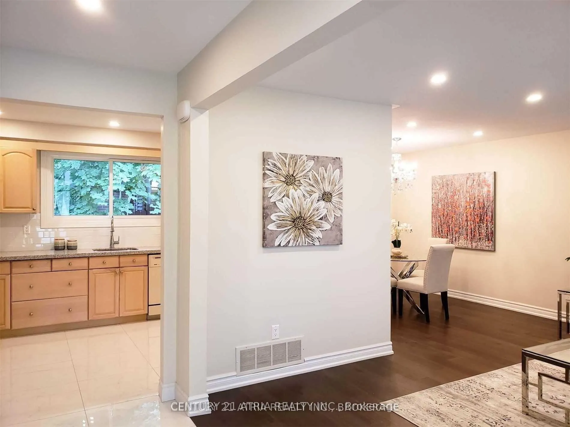 Photo 4 of 27 Fonthill Boulevard, Markham, Unionville — HOMEH