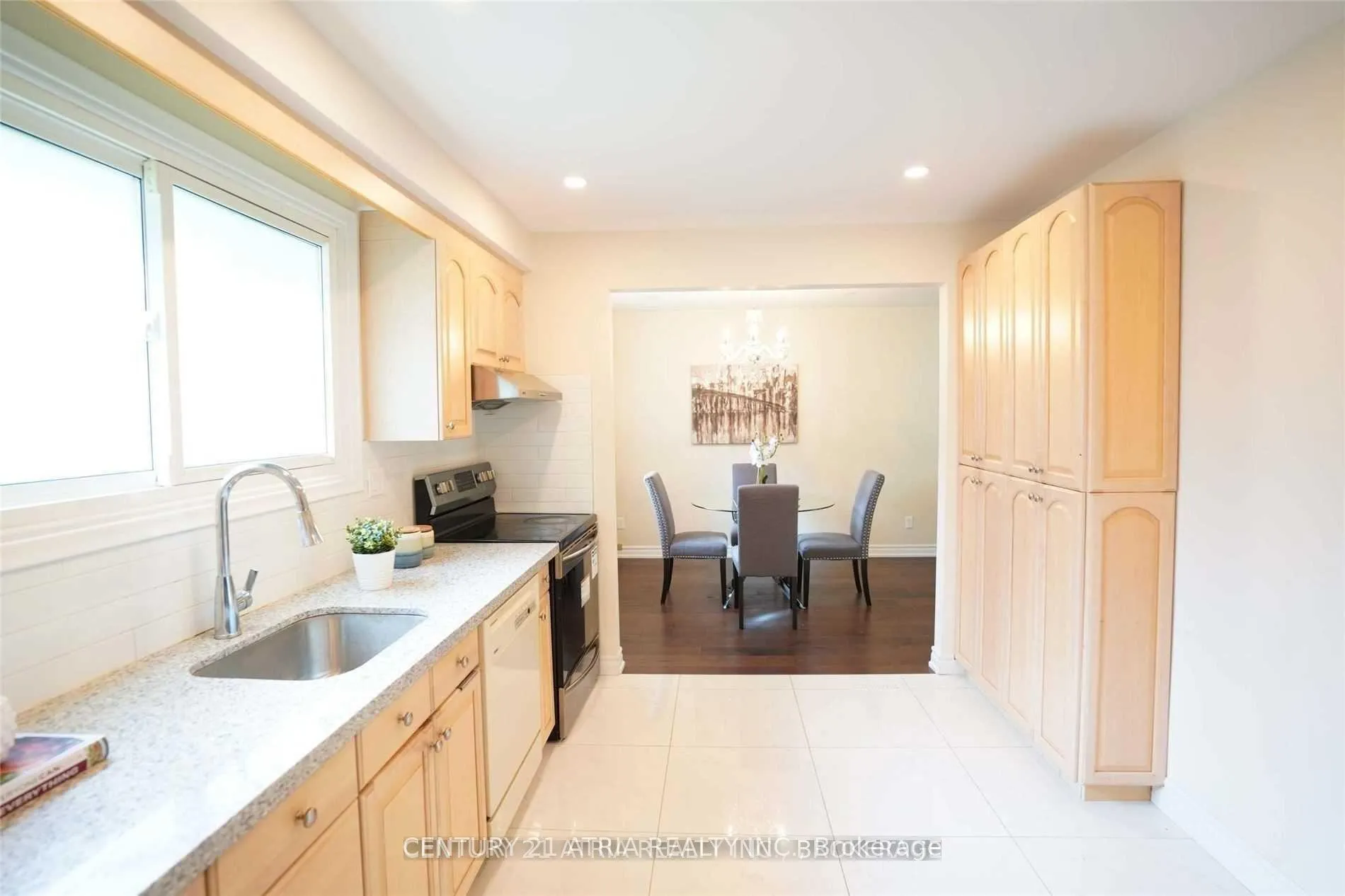 Photo 9 of 27 Fonthill Boulevard, Markham, Unionville — HOMEH
