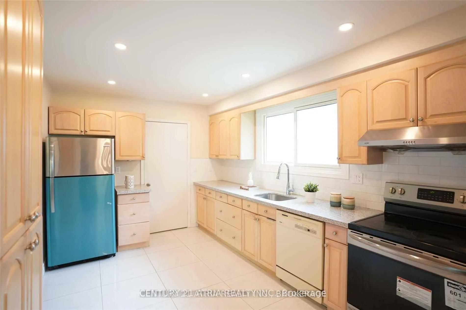 Photo 10 of 27 Fonthill Boulevard, Markham, Unionville — HOMEH