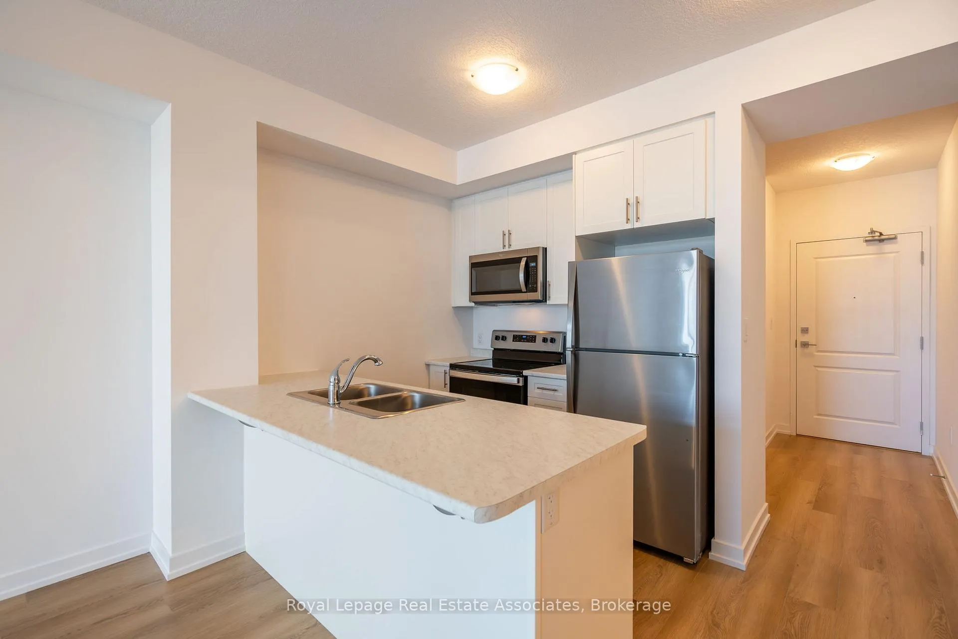 Photo 5 of Unit 706, 470 Dundas Street E, Hamilton, Waterdown — HOMEH