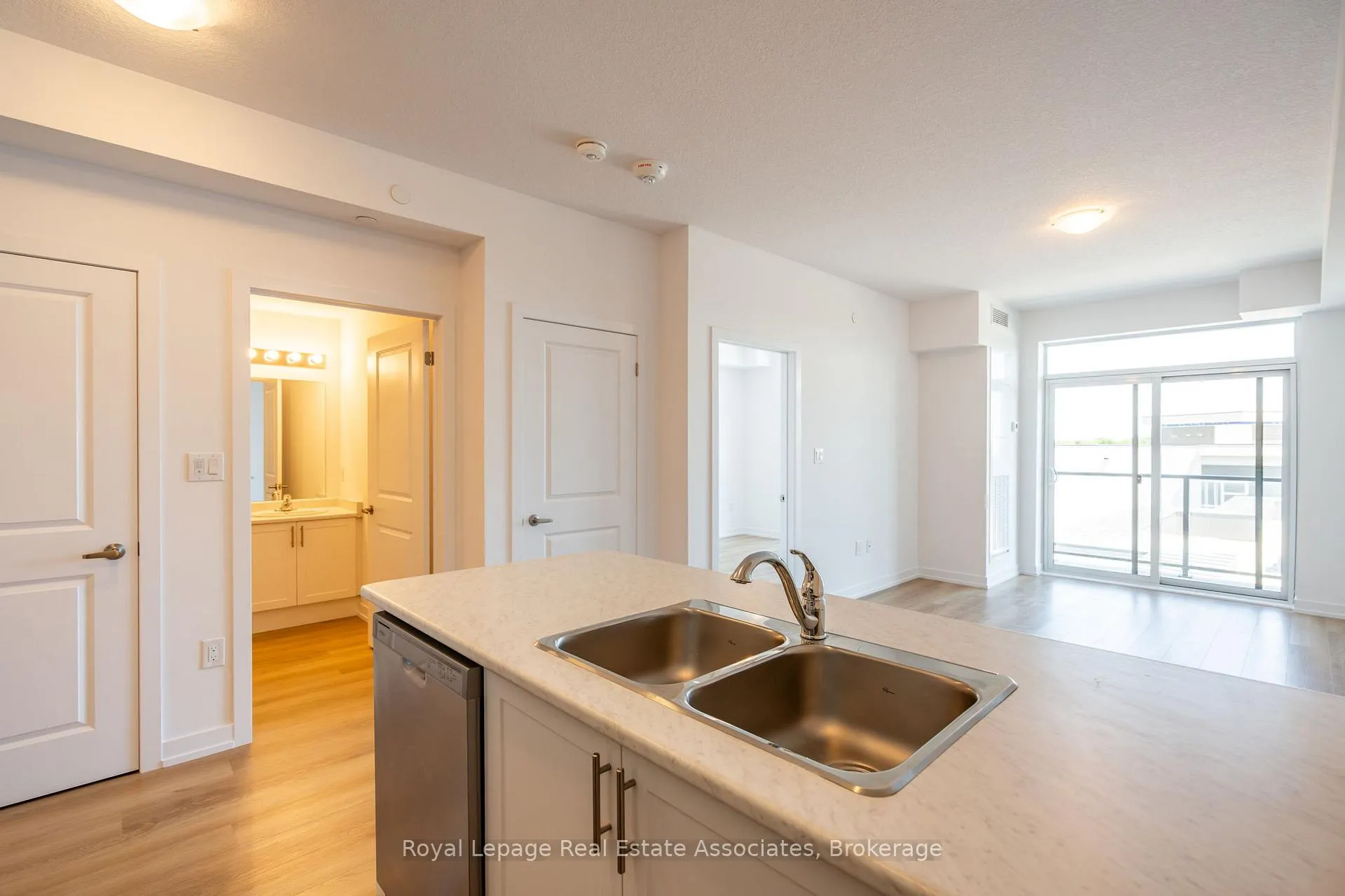 Photo 7 of Unit 706, 470 Dundas Street E, Hamilton, Waterdown — HOMEH