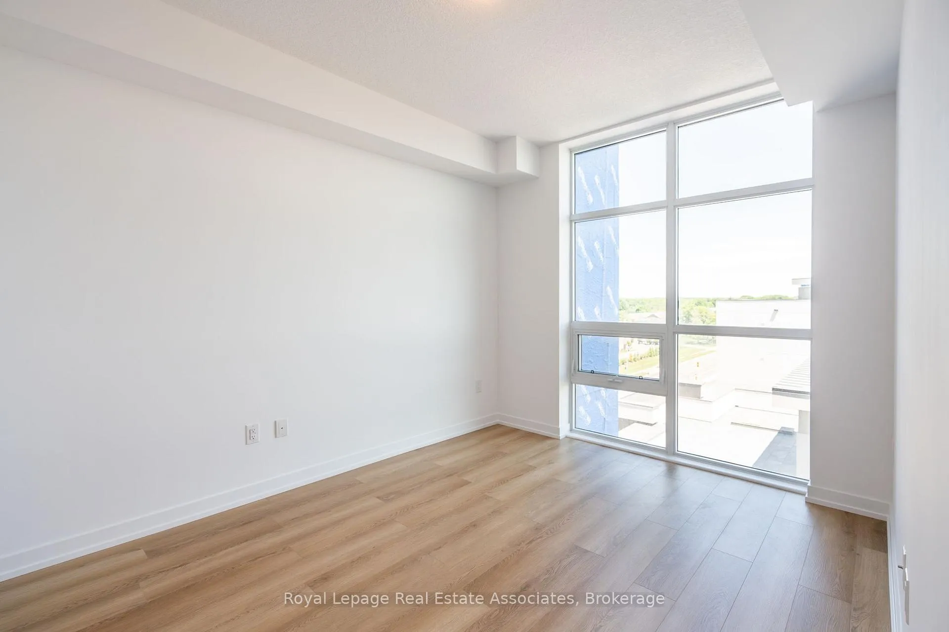 Photo 11 of Unit 706, 470 Dundas Street E, Hamilton, Waterdown — HOMEH