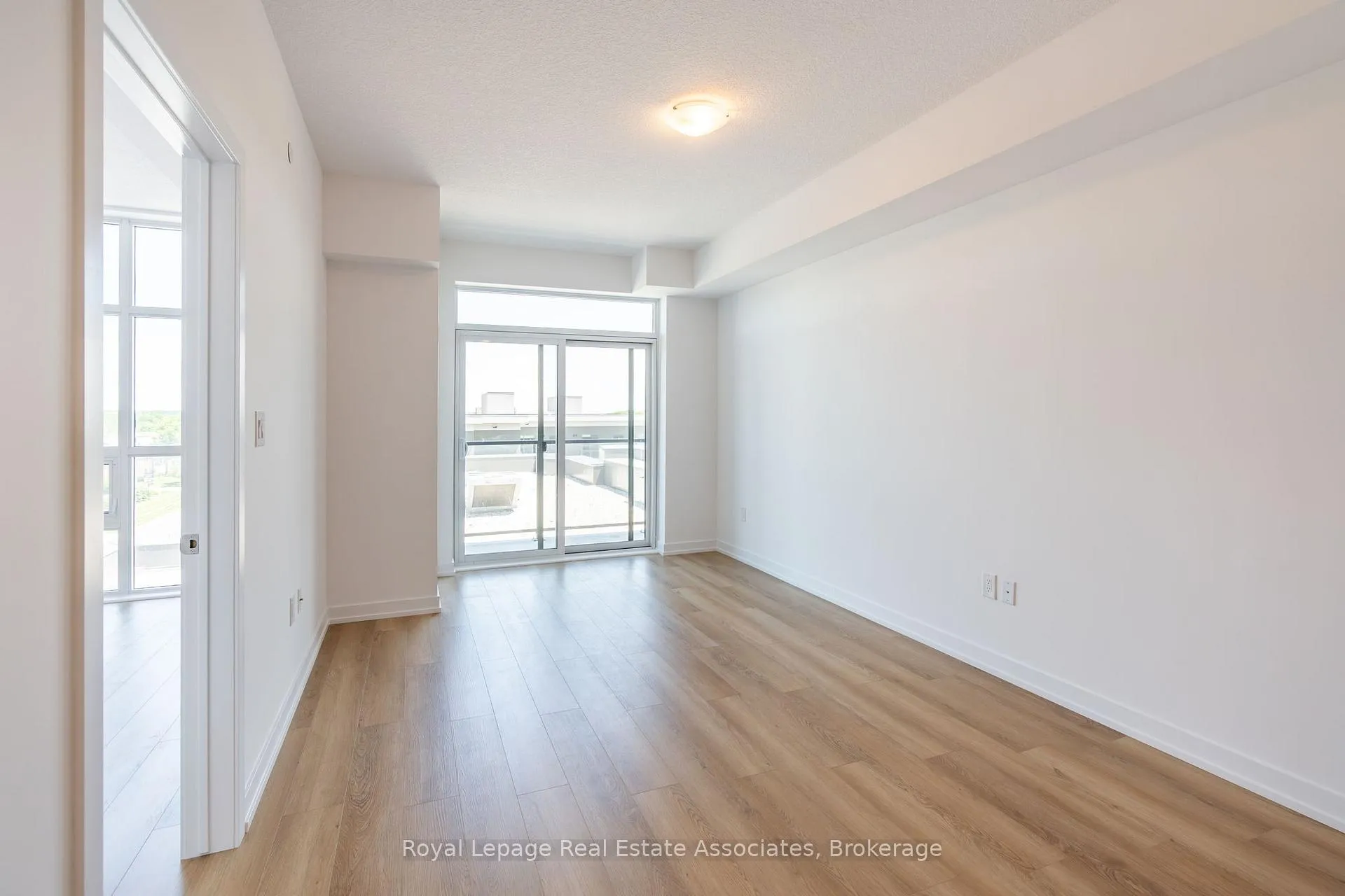 Photo 12 of Unit 706, 470 Dundas Street E, Hamilton, Waterdown — HOMEH