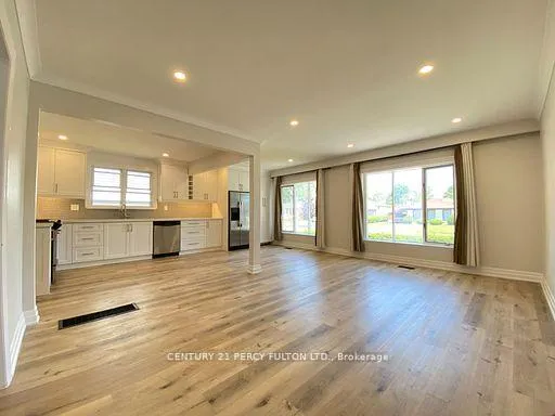 Photo 2 of 862 Liverpool Road, Pickering, Bay Ridges — HOMEH
