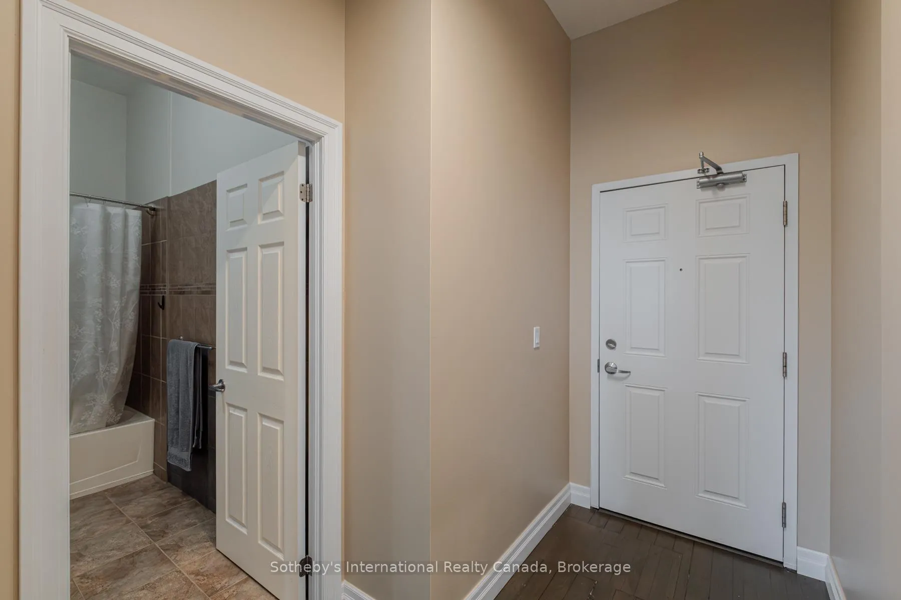 Photo 5 of Unit 402, 140 West River Street, Brant, Paris — HOMEH