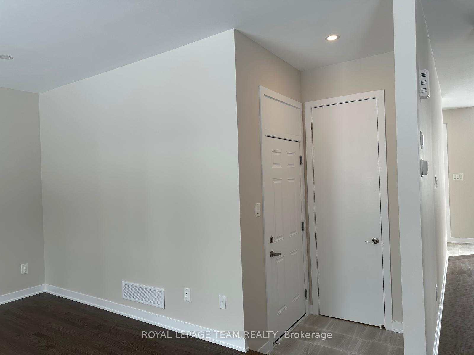 Photo 3 of 346 Peninsula Road, Ottawa, Barrhaven - Heritage Park — HOMEH