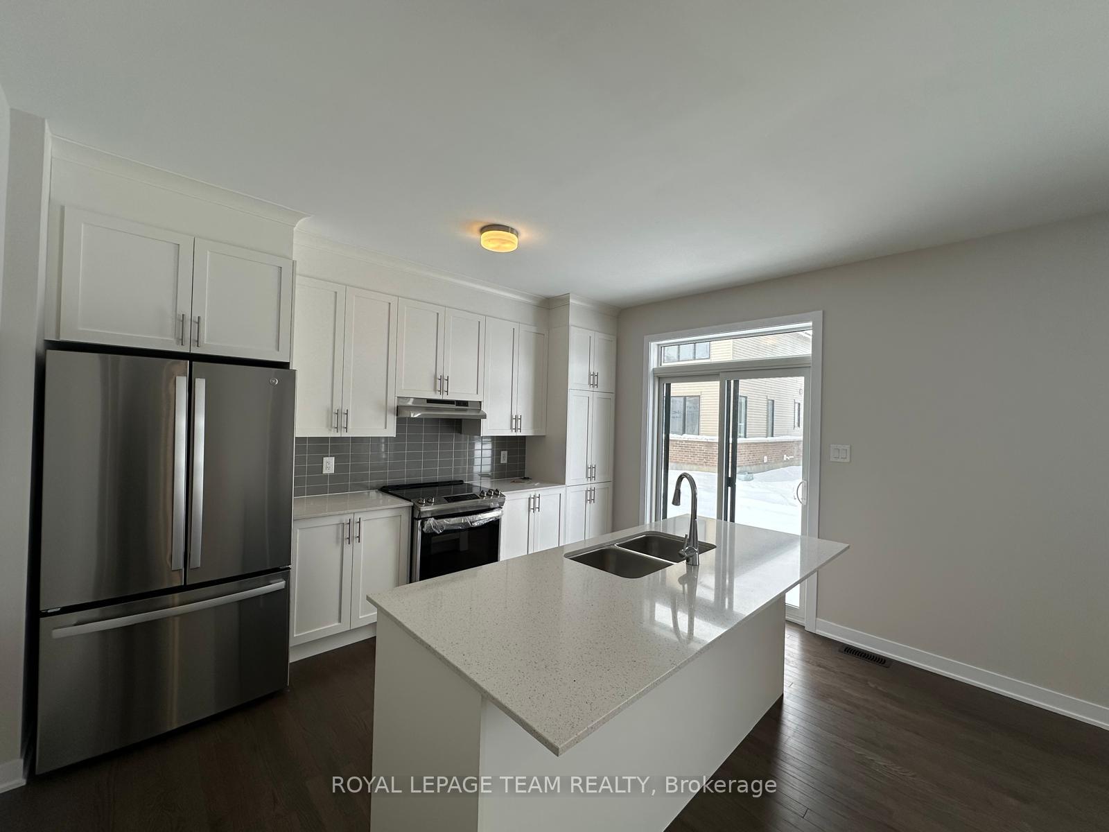 Photo 5 of 346 Peninsula Road, Ottawa, Barrhaven - Heritage Park — HOMEH