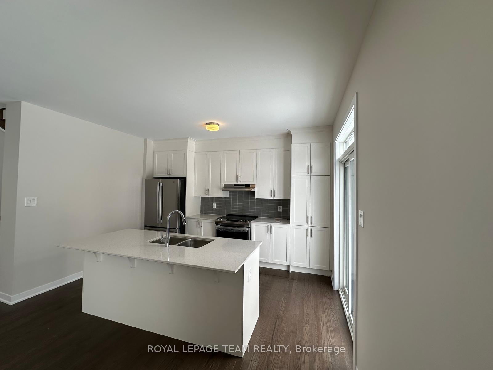 Photo 6 of 346 Peninsula Road, Ottawa, Barrhaven - Heritage Park — HOMEH