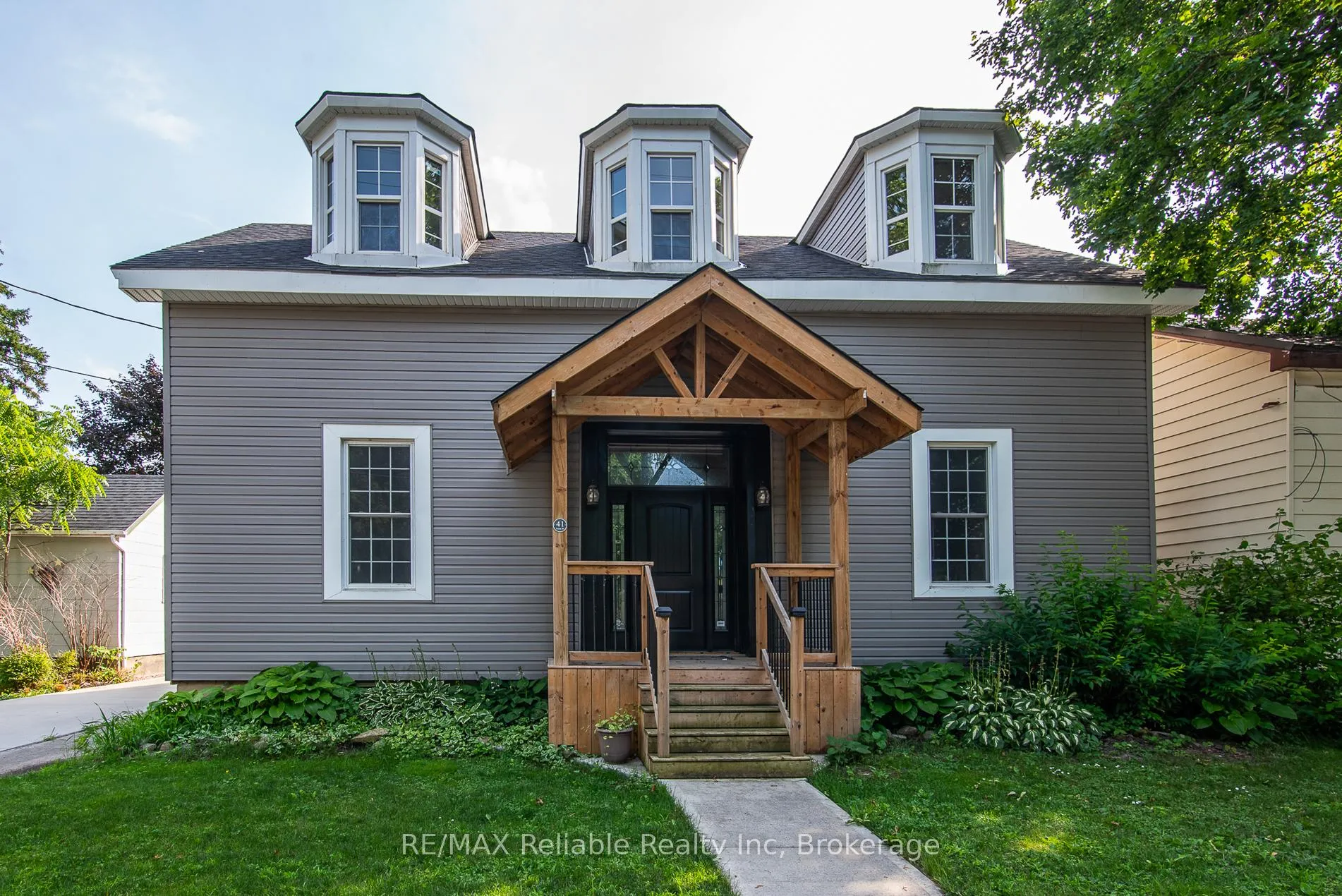 Photo 3 of 41 John Street, Huron East, Seaforth — HOMEH