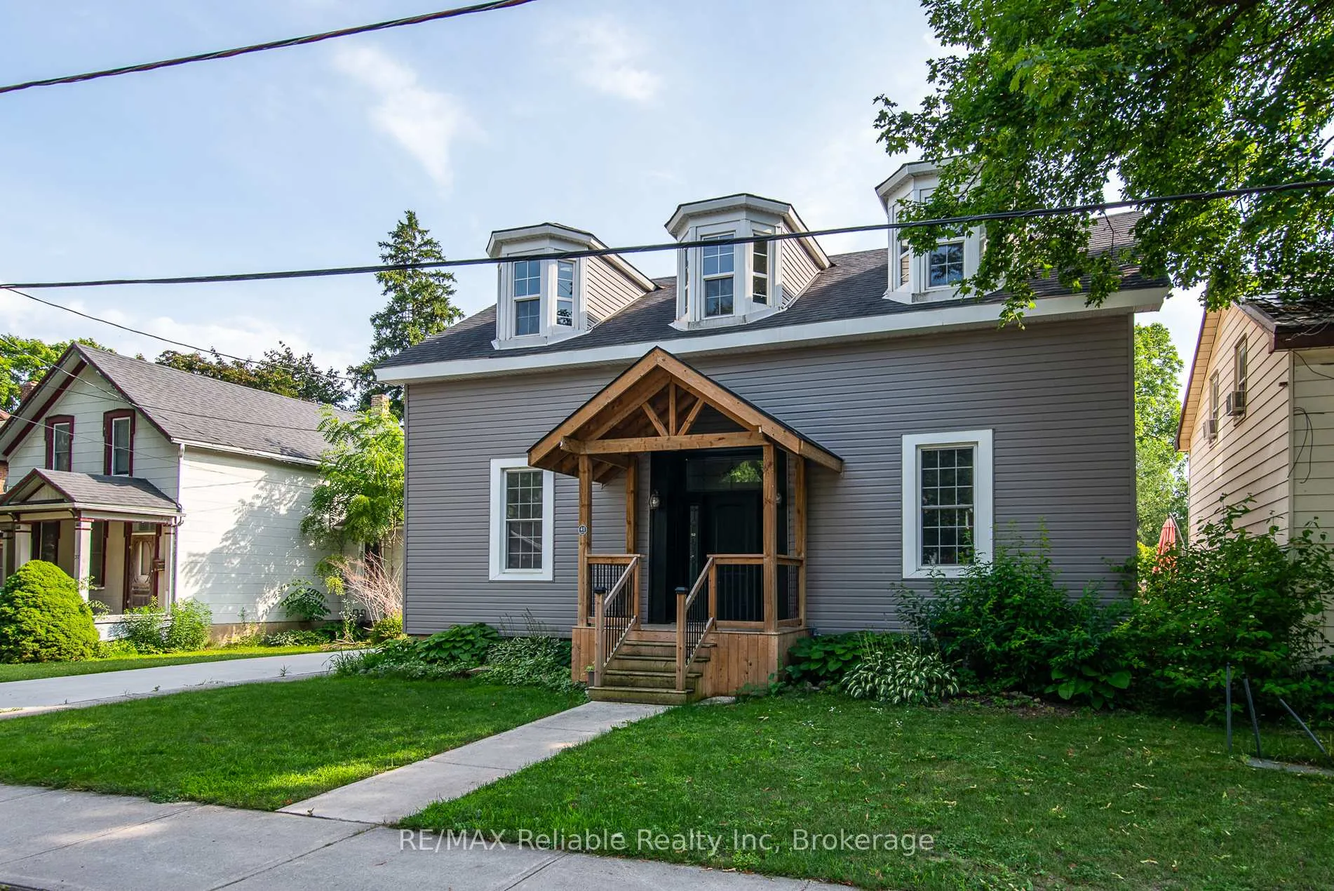 Photo 4 of 41 John Street, Huron East, Seaforth — HOMEH