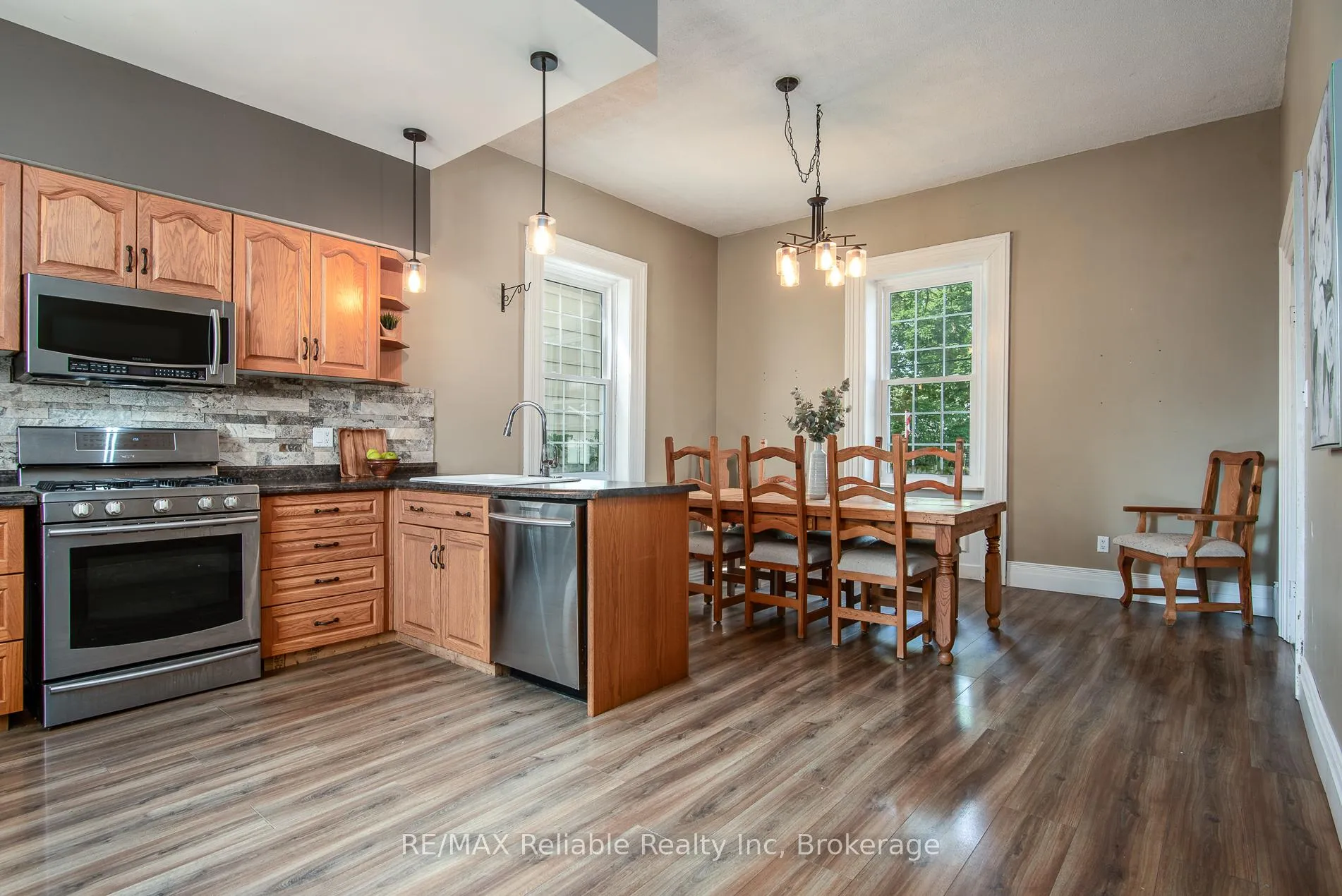 Photo 18 of 41 John Street, Huron East, Seaforth — HOMEH