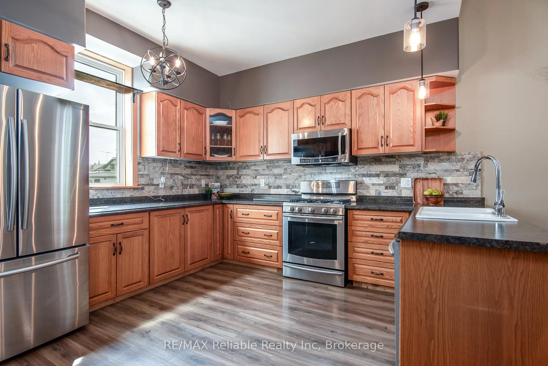 Photo 20 of 41 John Street, Huron East, Seaforth — HOMEH
