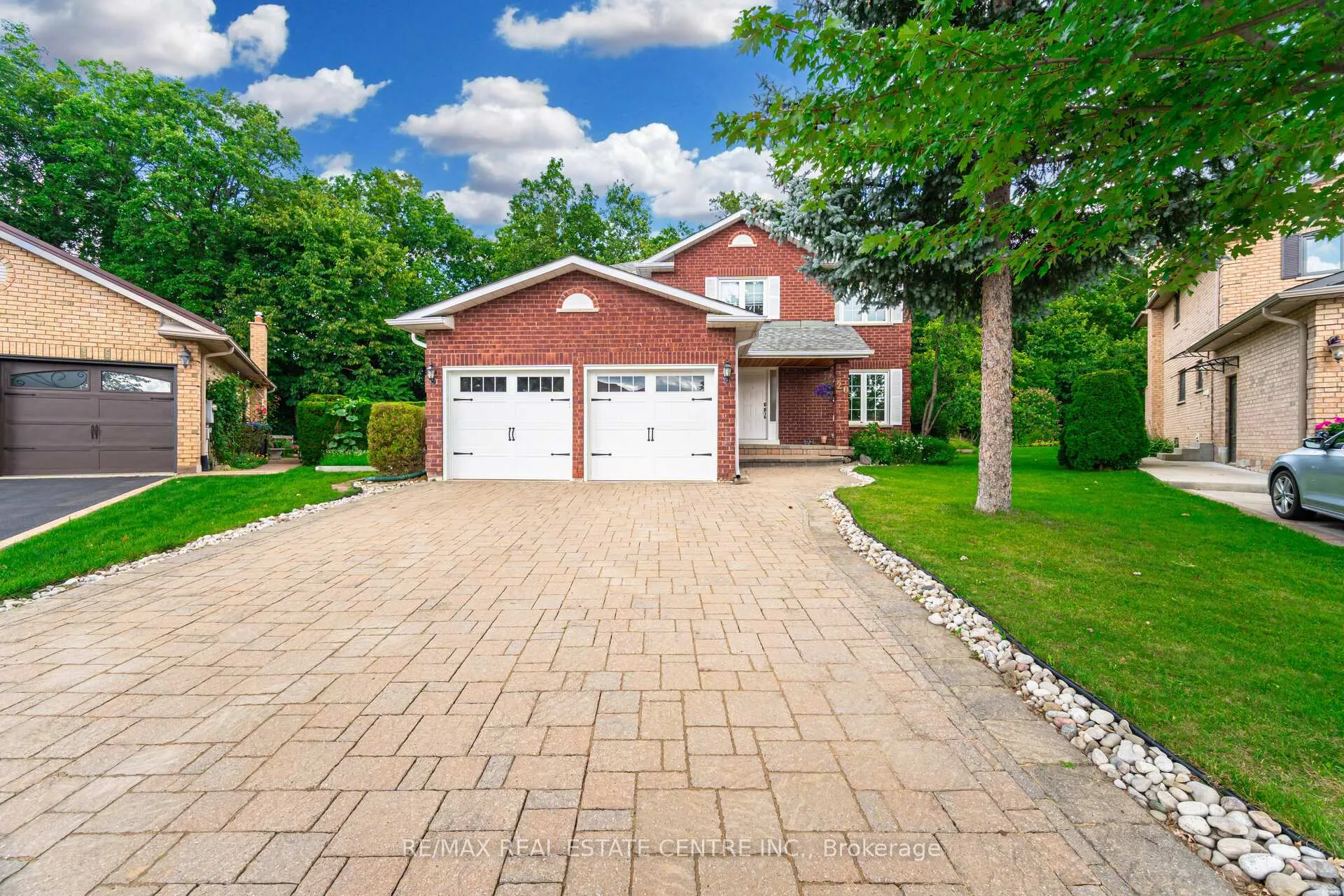 Front of 20 Woodbury Court