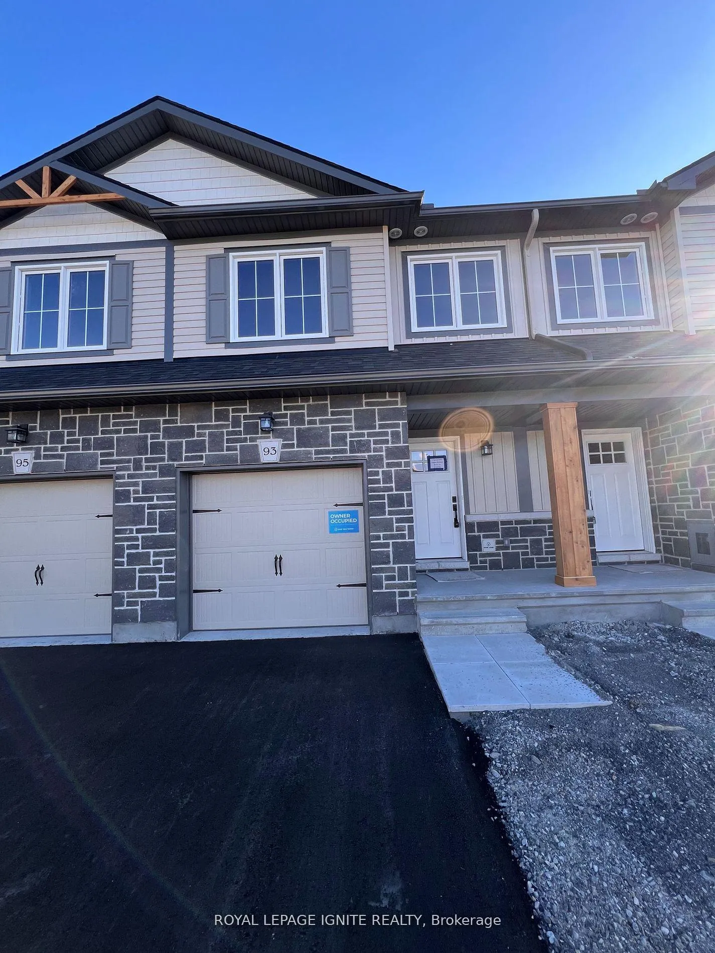 Photo 1 of 93 Whitcomb Crescent, Smiths Falls — HOMEH