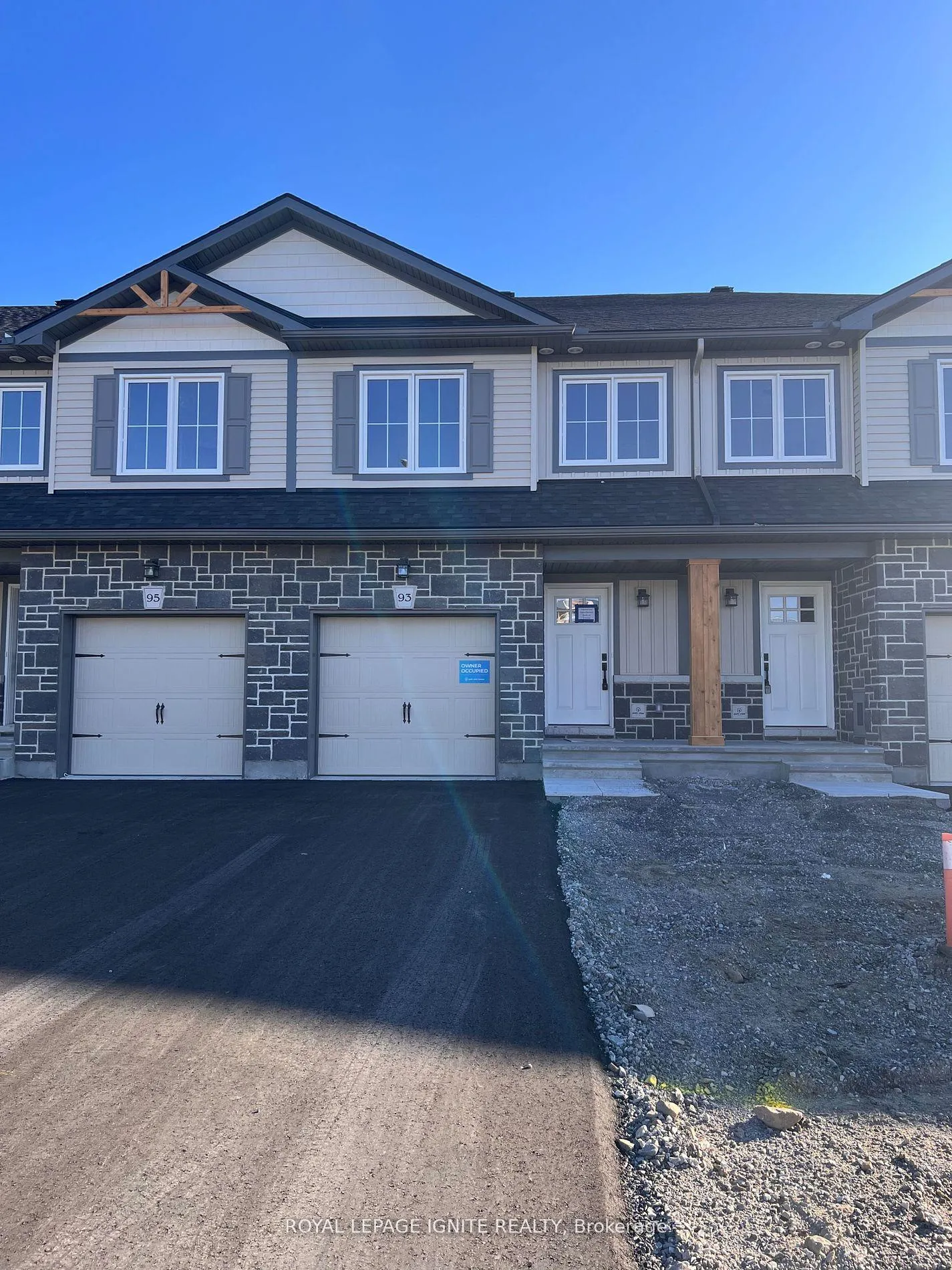 Photo 2 of 93 Whitcomb Crescent, Smiths Falls — HOMEH