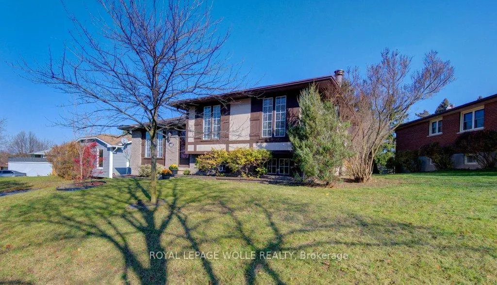 Photo 2 of 76 Devonglen Drive, Kitchener — HOMEH