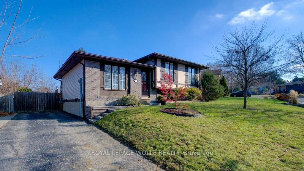 Photo 3 of 76 Devonglen Drive, Kitchener — HOMEH