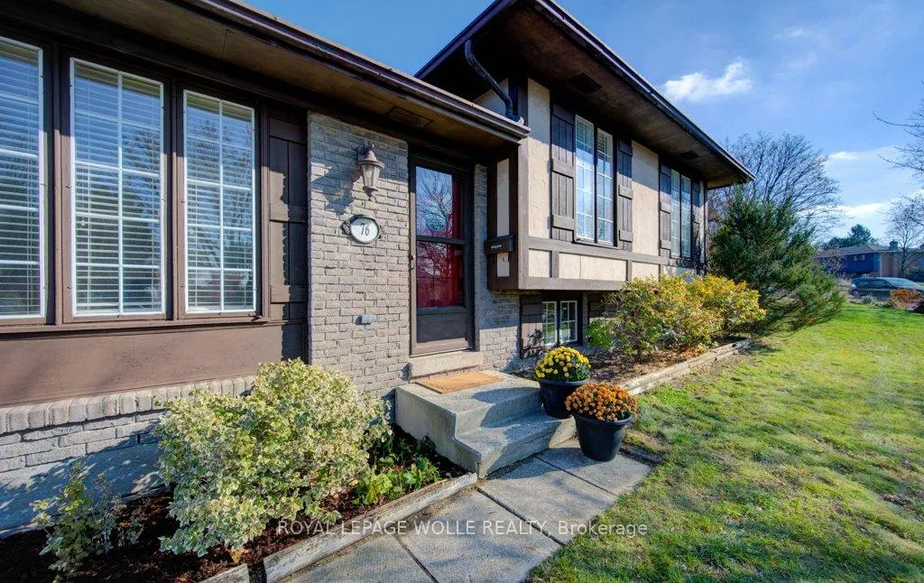 Photo 4 of 76 Devonglen Drive, Kitchener — HOMEH