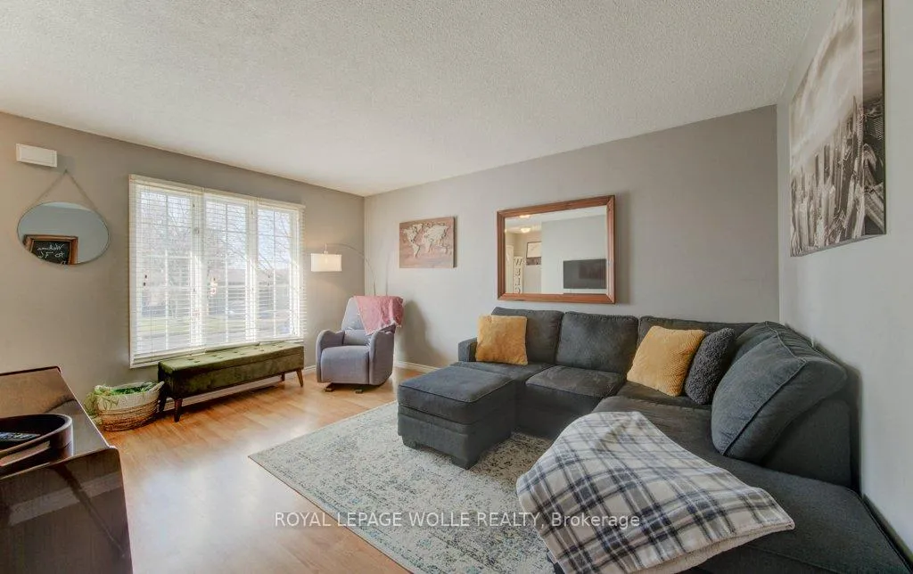 Photo 8 of 76 Devonglen Drive, Kitchener — HOMEH