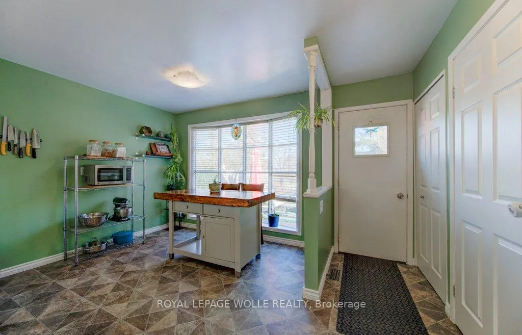 Photo 10 of 76 Devonglen Drive, Kitchener — HOMEH