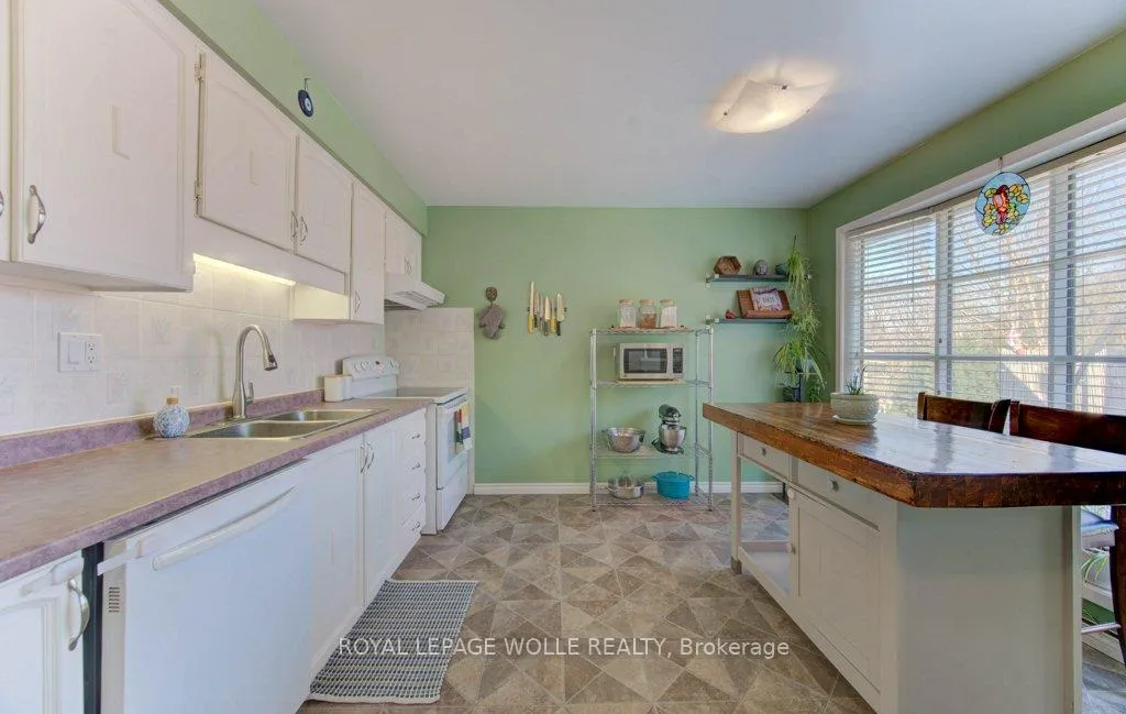 Photo 11 of 76 Devonglen Drive, Kitchener — HOMEH