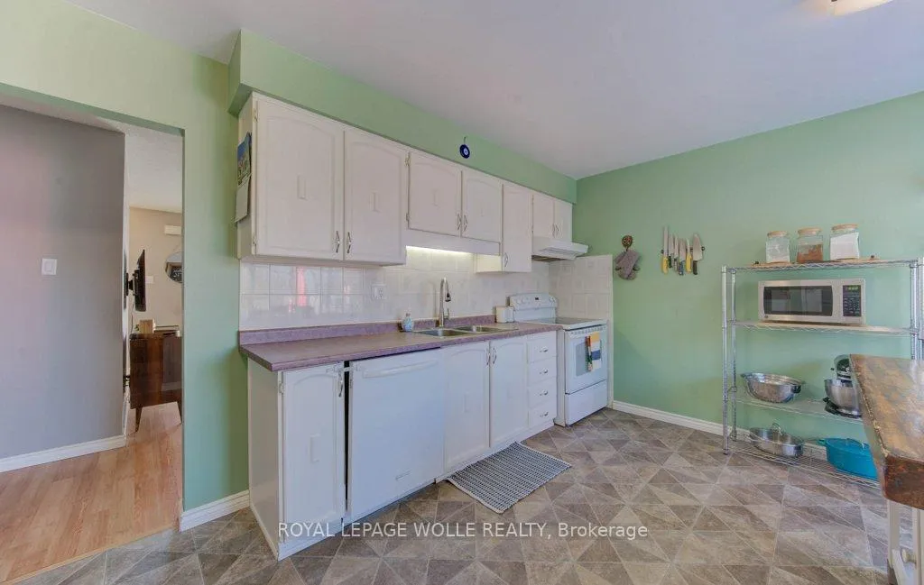 Photo 12 of 76 Devonglen Drive, Kitchener — HOMEH