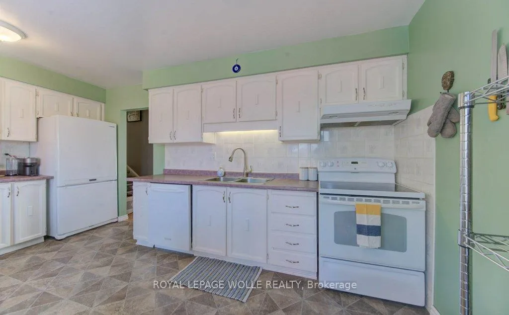 Photo 13 of 76 Devonglen Drive, Kitchener — HOMEH