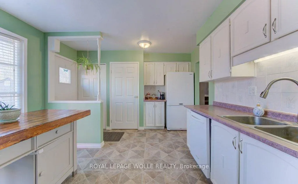 Photo 14 of 76 Devonglen Drive, Kitchener — HOMEH
