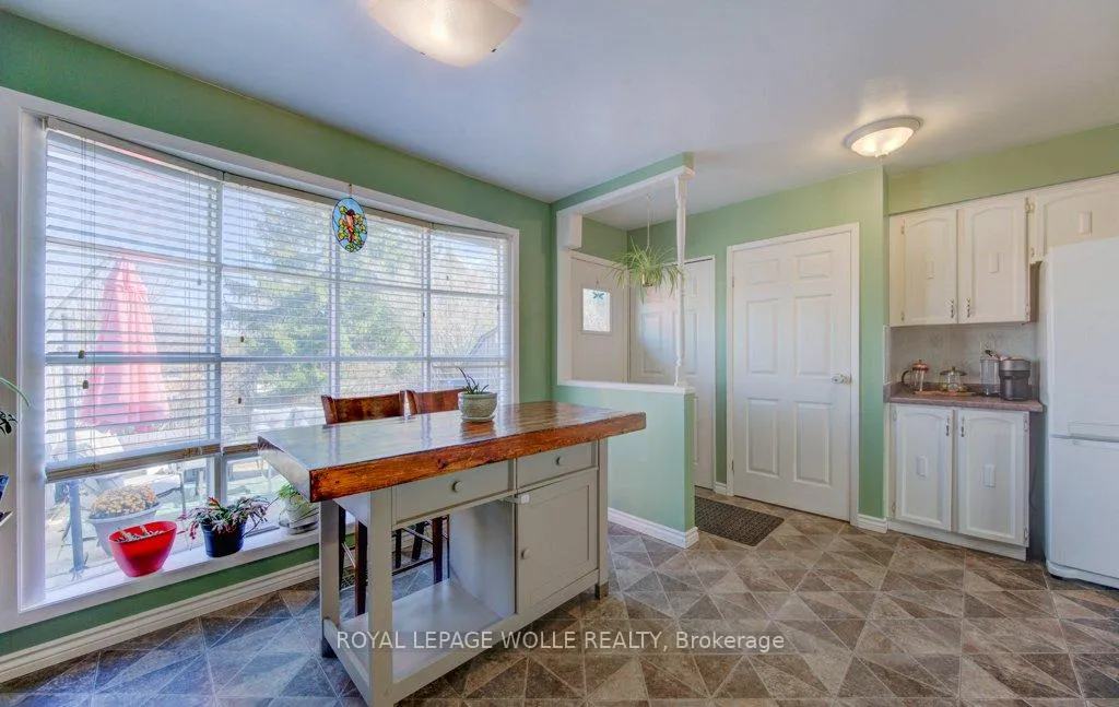 Photo 15 of 76 Devonglen Drive, Kitchener — HOMEH