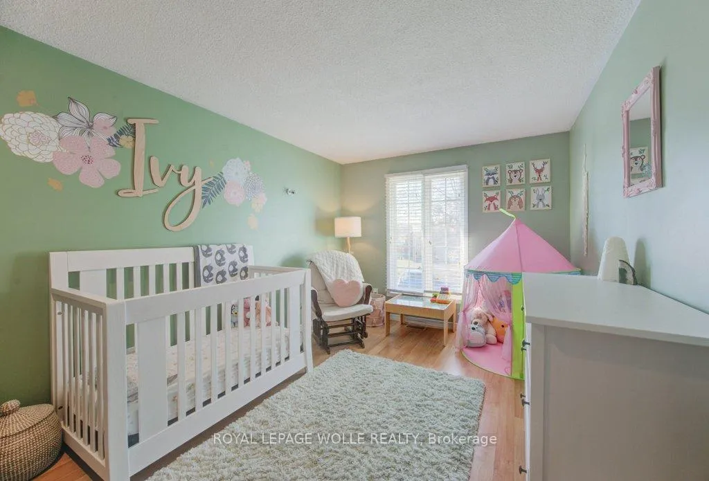 Photo 18 of 76 Devonglen Drive, Kitchener — HOMEH