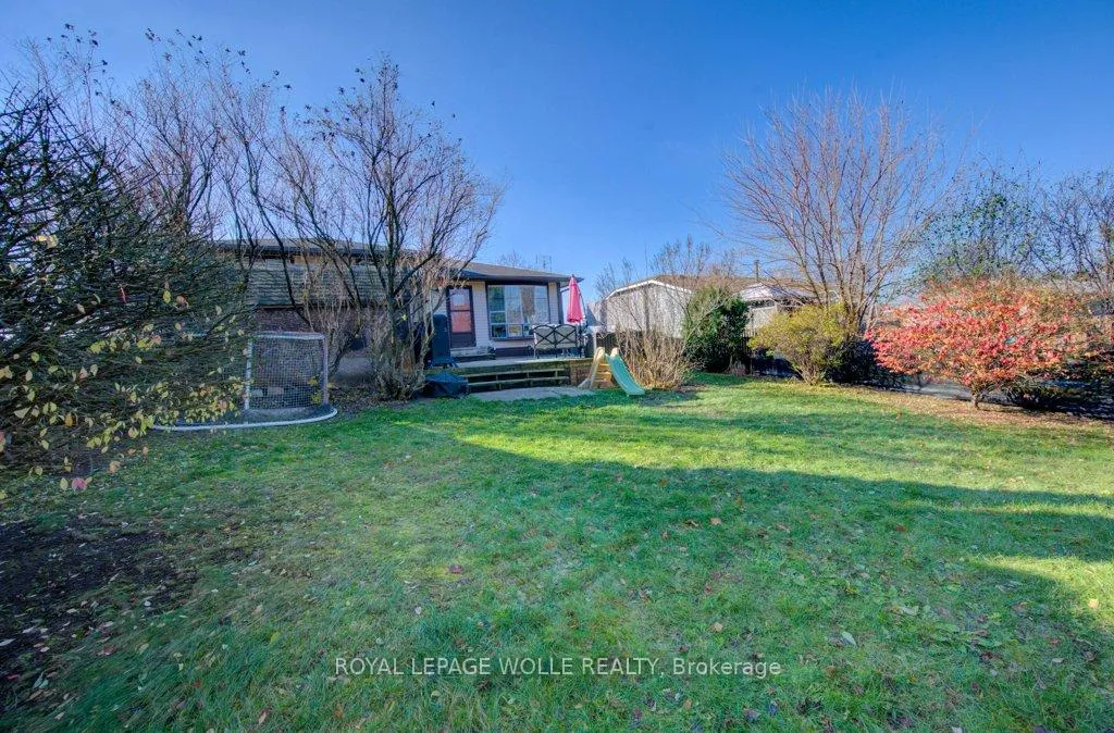 Photo 35 of 76 Devonglen Drive, Kitchener — HOMEH
