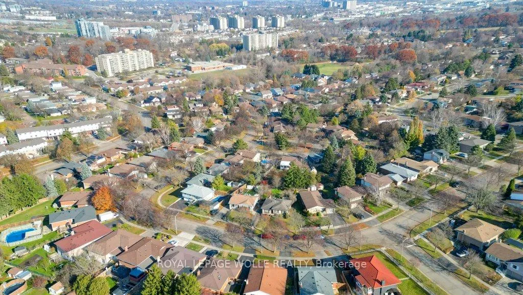 Photo 39 of 76 Devonglen Drive, Kitchener — HOMEH