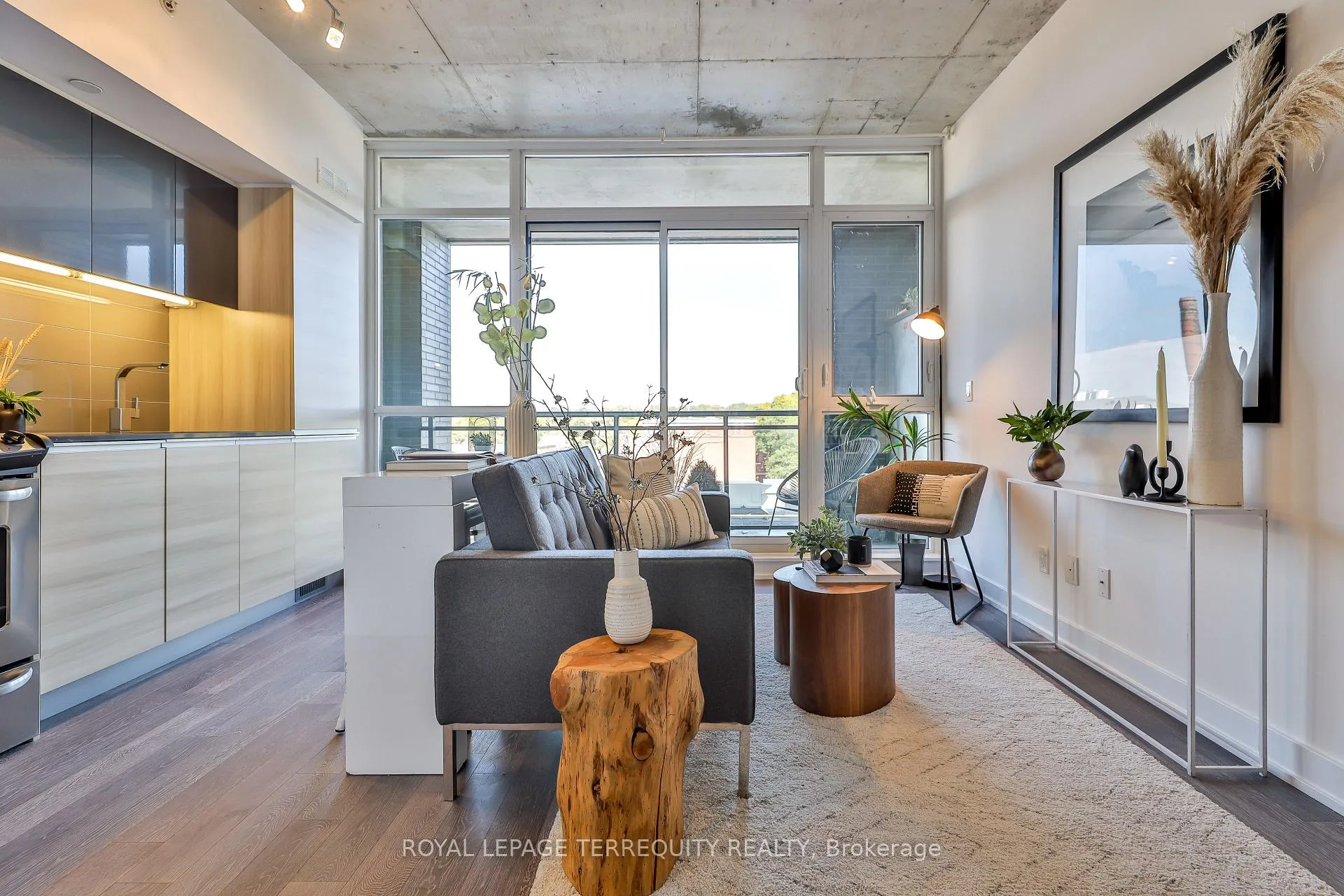 Front of Unit 625, 1190 Dundas Street E