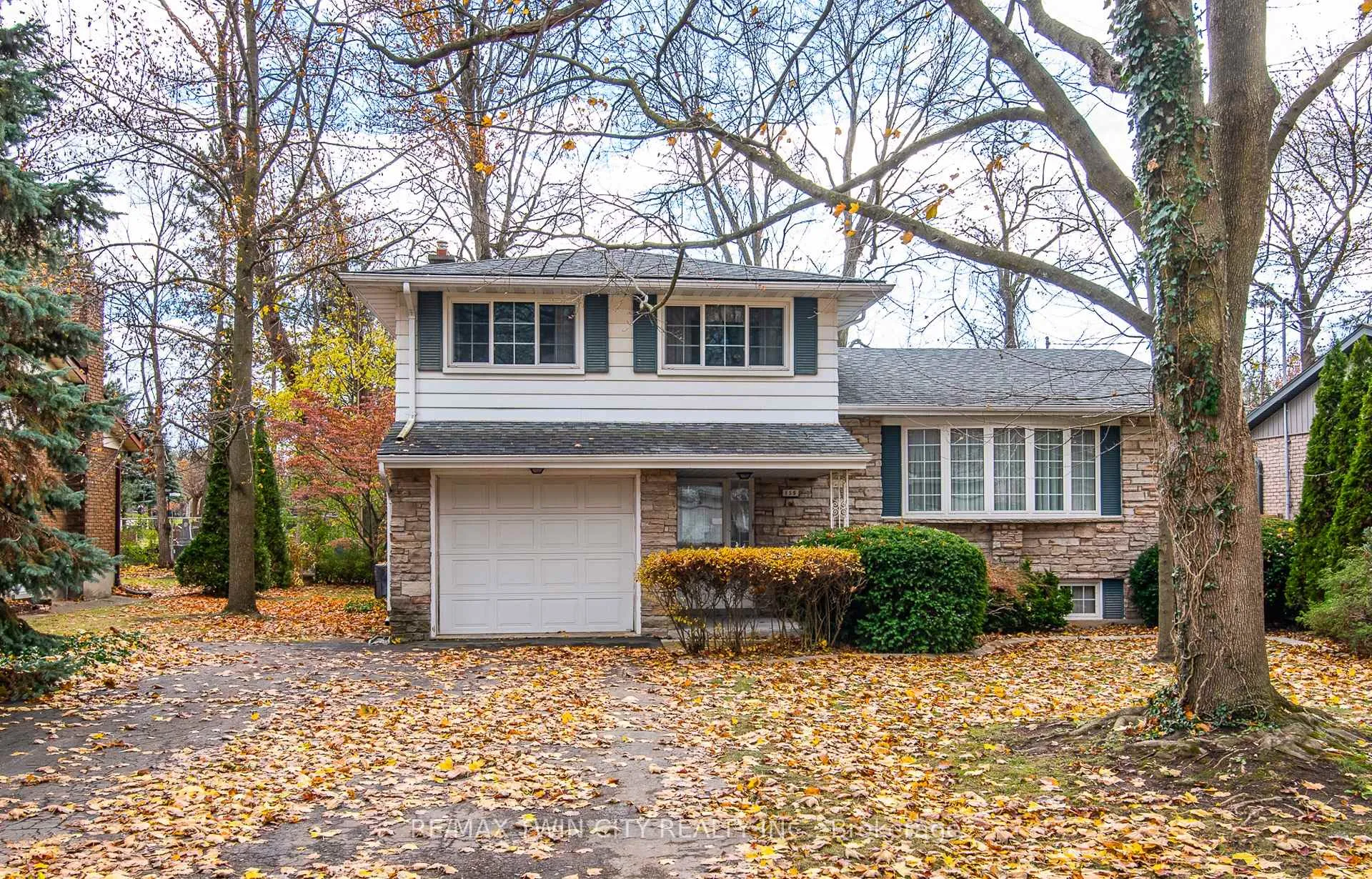 Photo 2 of 155 Shuh Avenue, Kitchener — HOMEH