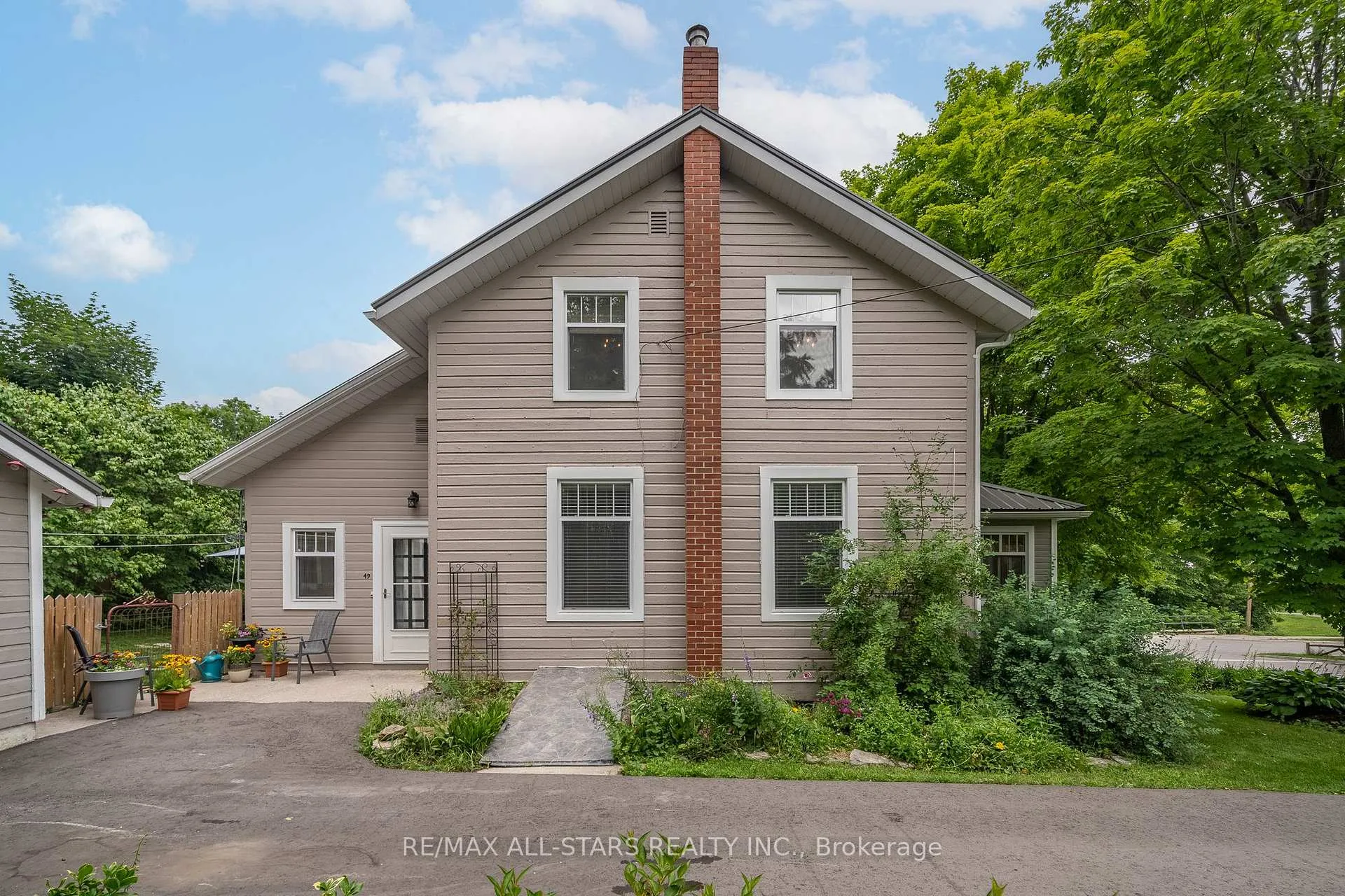 Photo 3 of 49 John Street, Kawartha Lakes, Fenelon Falls — HOMEH