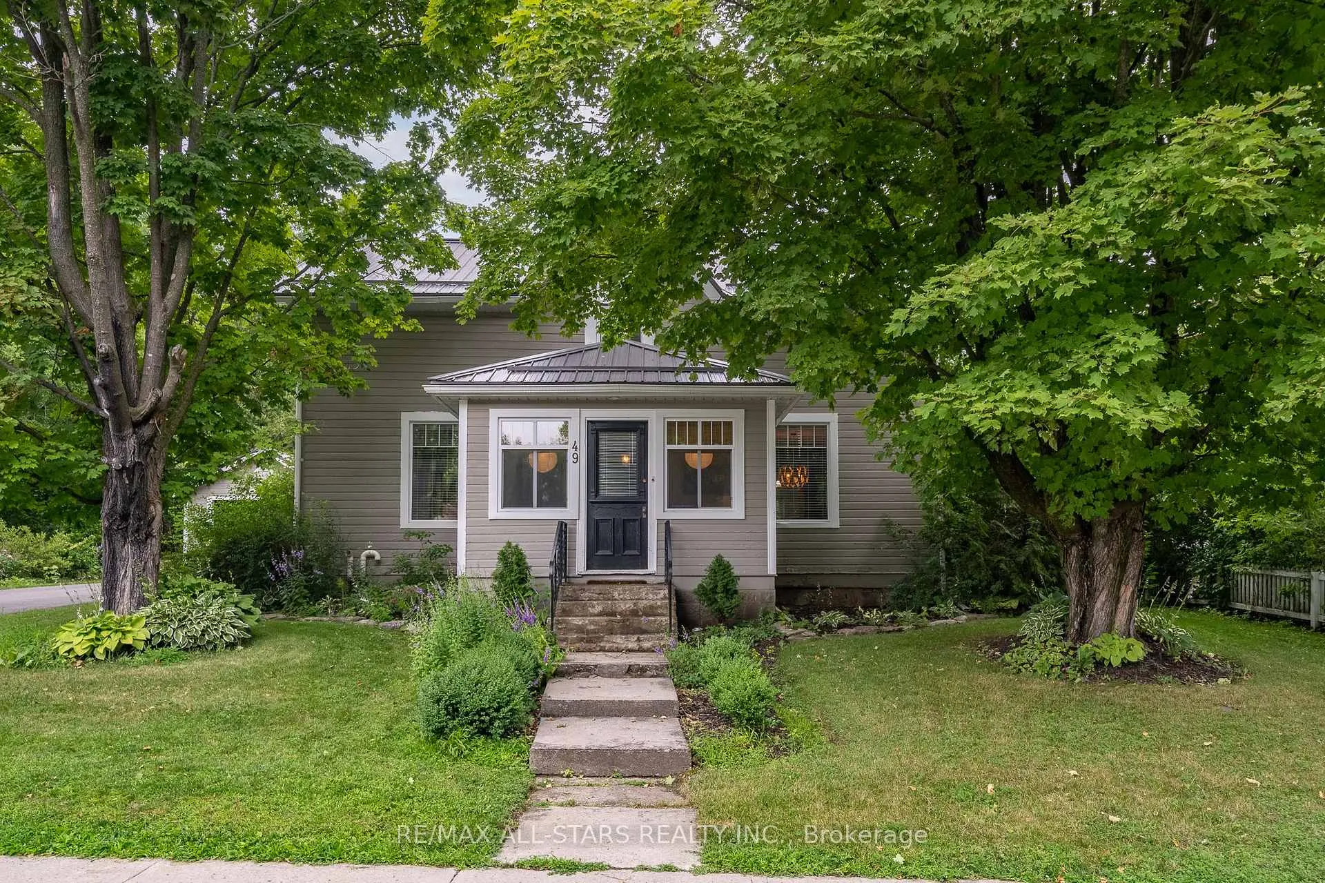 Photo 8 of 49 John Street, Kawartha Lakes, Fenelon Falls — HOMEH