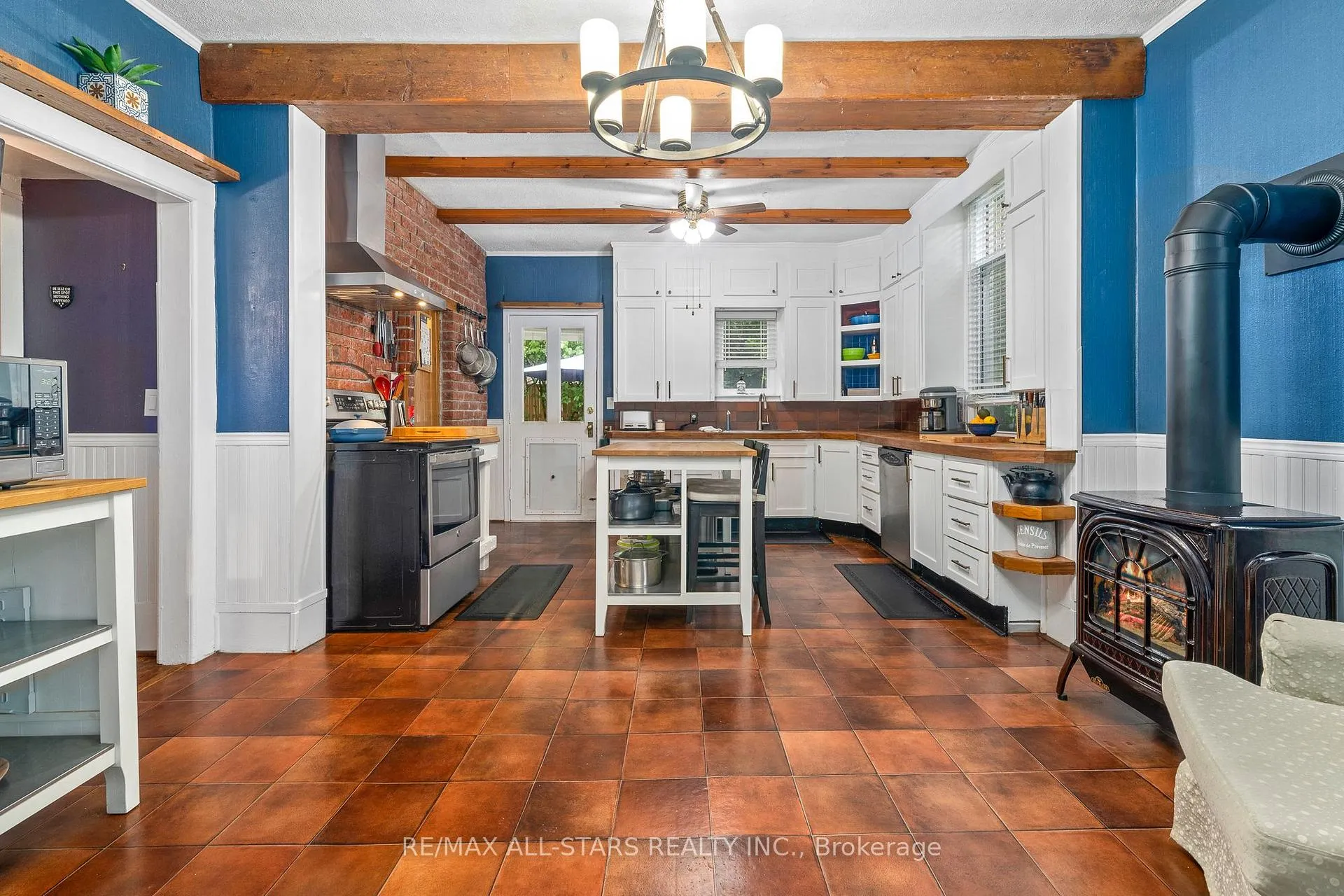 Photo 14 of 49 John Street, Kawartha Lakes, Fenelon Falls — HOMEH