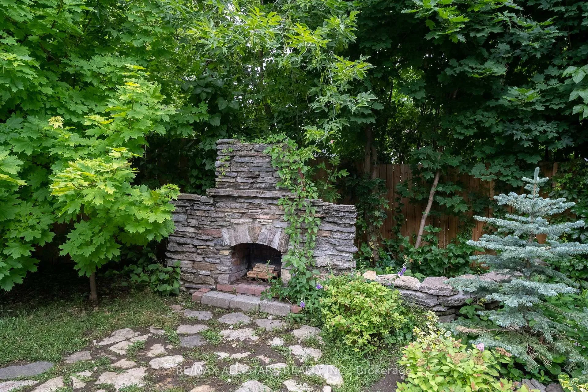 Photo 34 of 49 John Street, Kawartha Lakes, Fenelon Falls — HOMEH