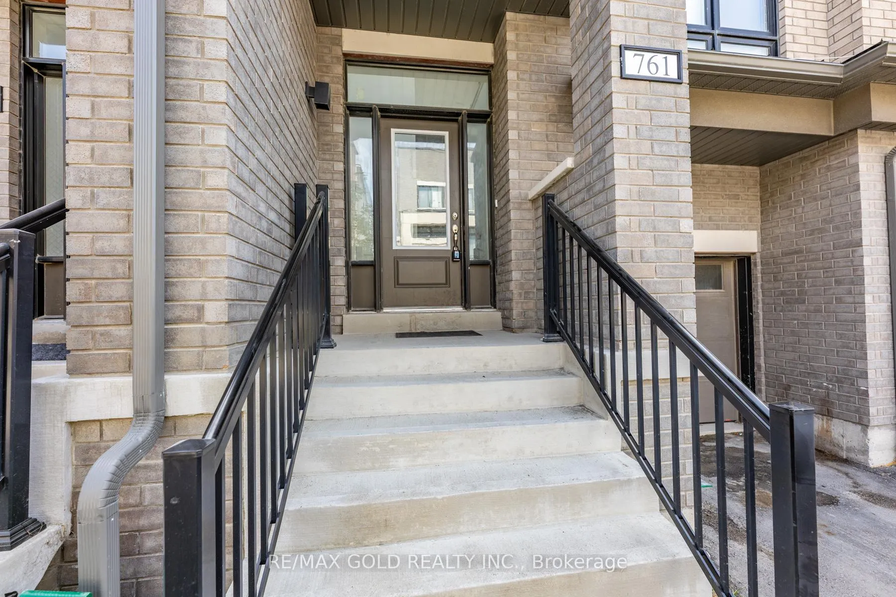 Photo 1 of 761 Heathrow Path, Oshawa, Samac — HOMEH