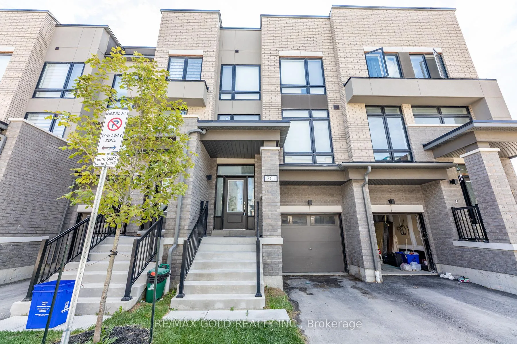 Photo 2 of 761 Heathrow Path, Oshawa, Samac — HOMEH