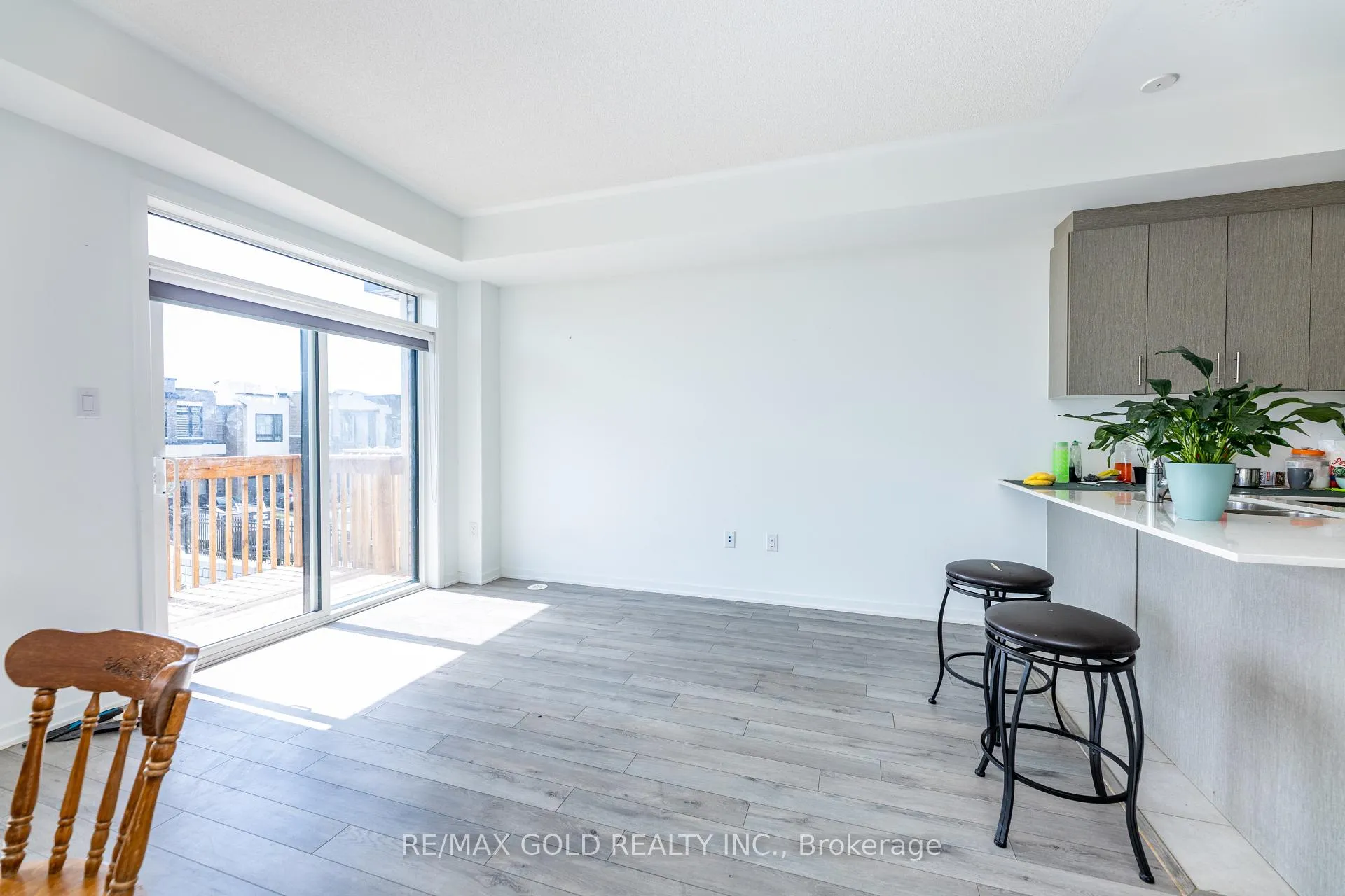 Photo 9 of 761 Heathrow Path, Oshawa, Samac — HOMEH