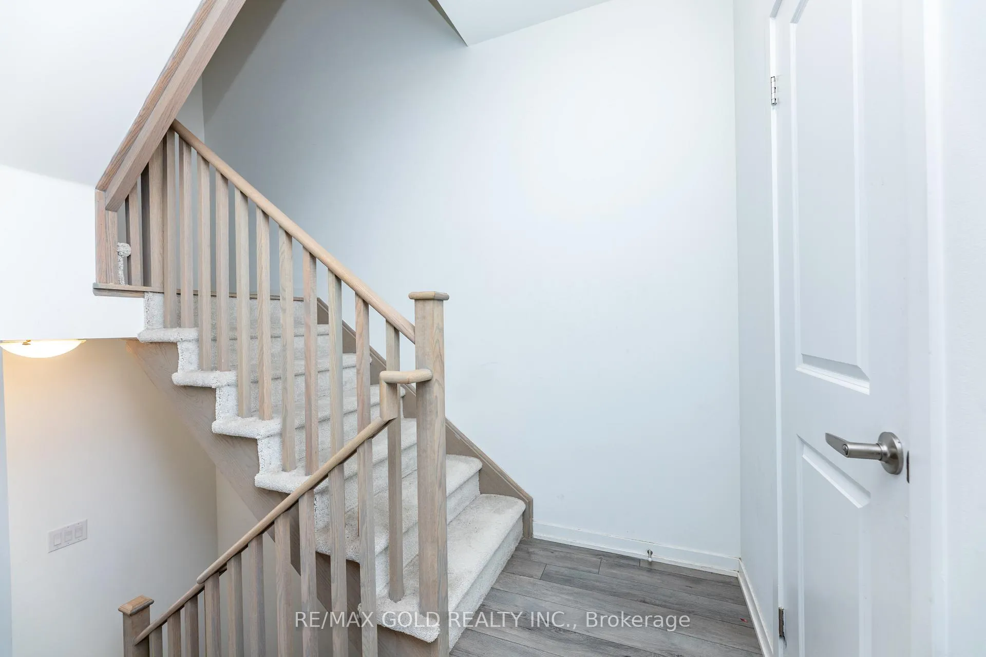 Photo 14 of 761 Heathrow Path, Oshawa, Samac — HOMEH