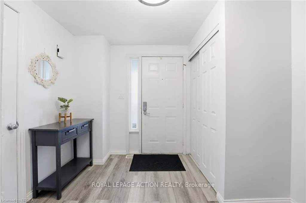 Photo 4 of 23A Oak Avenue, Brant, Paris — HOMEH