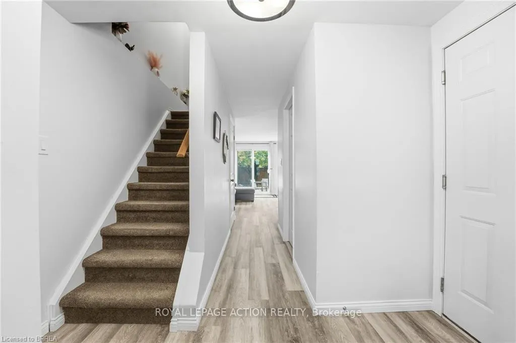 Photo 5 of 23A Oak Avenue, Brant, Paris — HOMEH