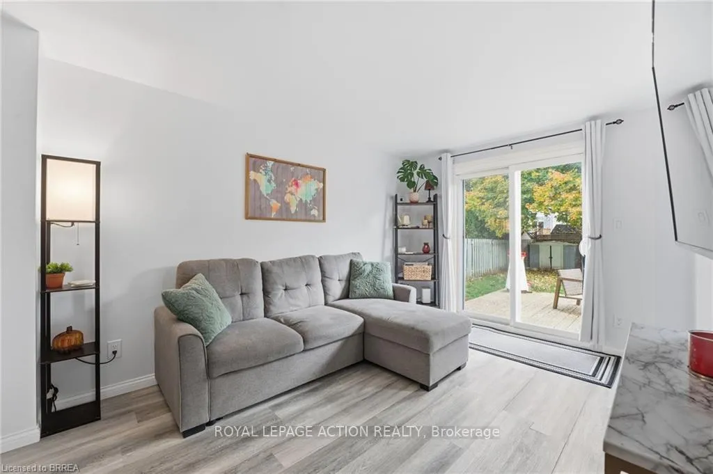 Photo 6 of 23A Oak Avenue, Brant, Paris — HOMEH