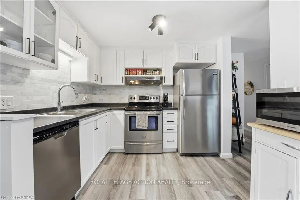 Photo 10 of 23A Oak Avenue, Brant, Paris — HOMEH