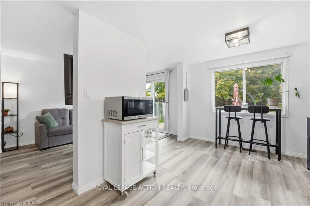 Photo 12 of 23A Oak Avenue, Brant, Paris — HOMEH
