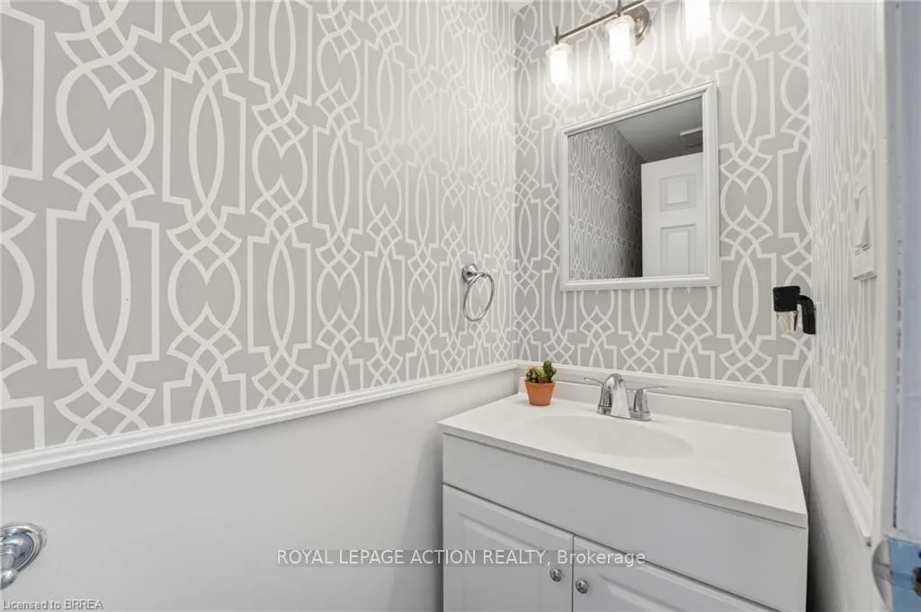 Photo 13 of 23A Oak Avenue, Brant, Paris — HOMEH