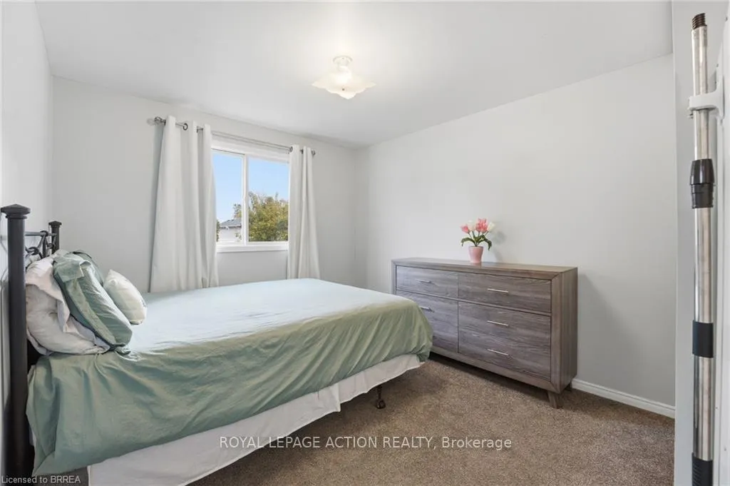 Photo 17 of 23A Oak Avenue, Brant, Paris — HOMEH
